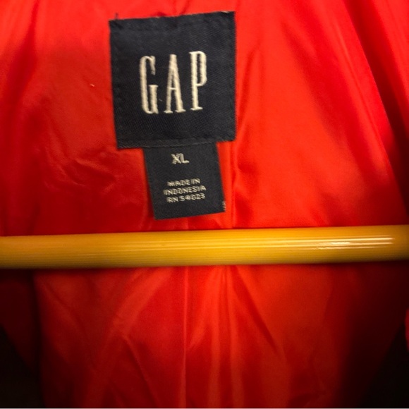 Gap Black Puffer Coat with Red Lining - Picture 3 of 10